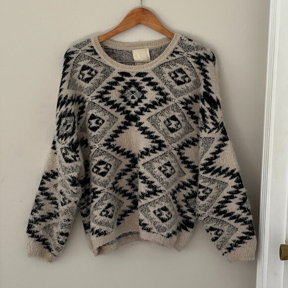 McGinn Eyelash Aztec Sweater Size Large Bohemian Geometric - Picture 2 of 7
